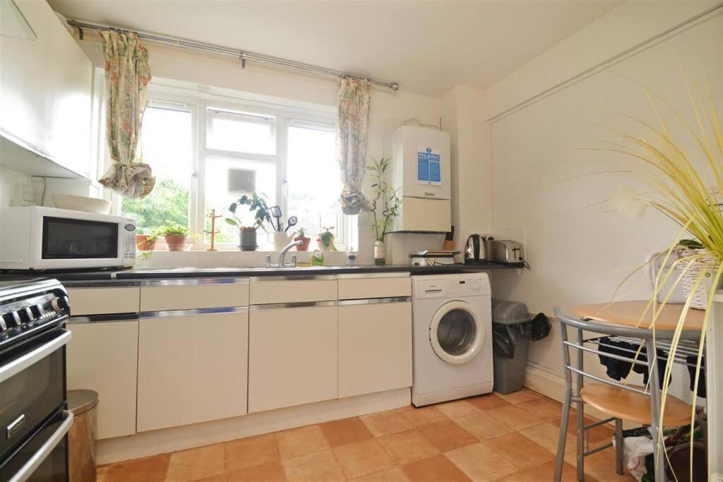 Lovely One Bed Apartment To Rent London Exteriör bild